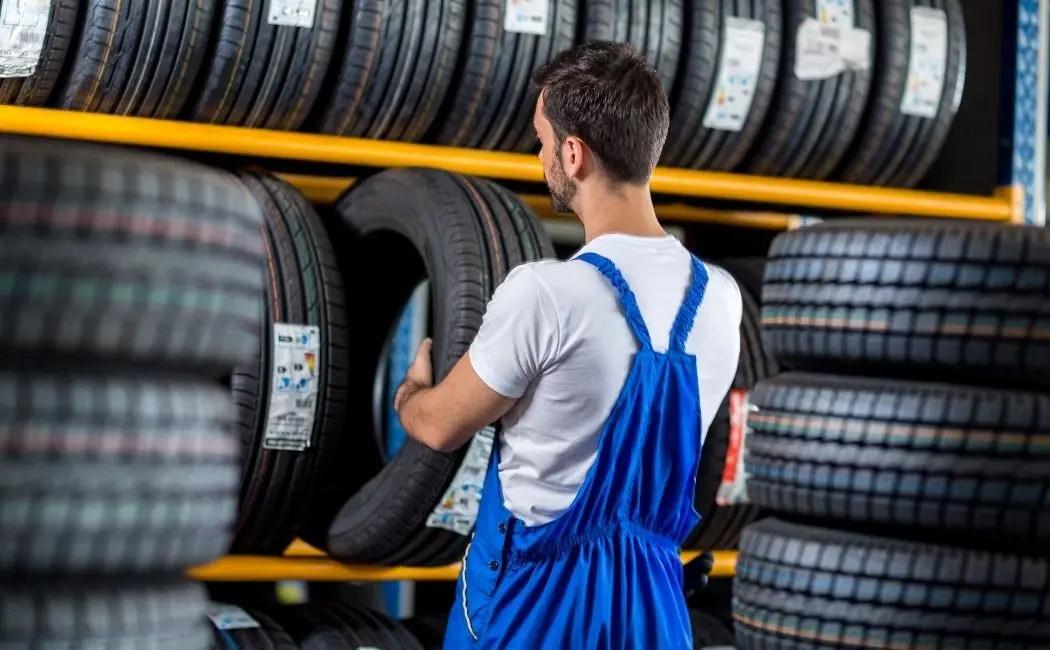 Wybierasz się w długą podróż? Sprawdź jak przygotować auto!