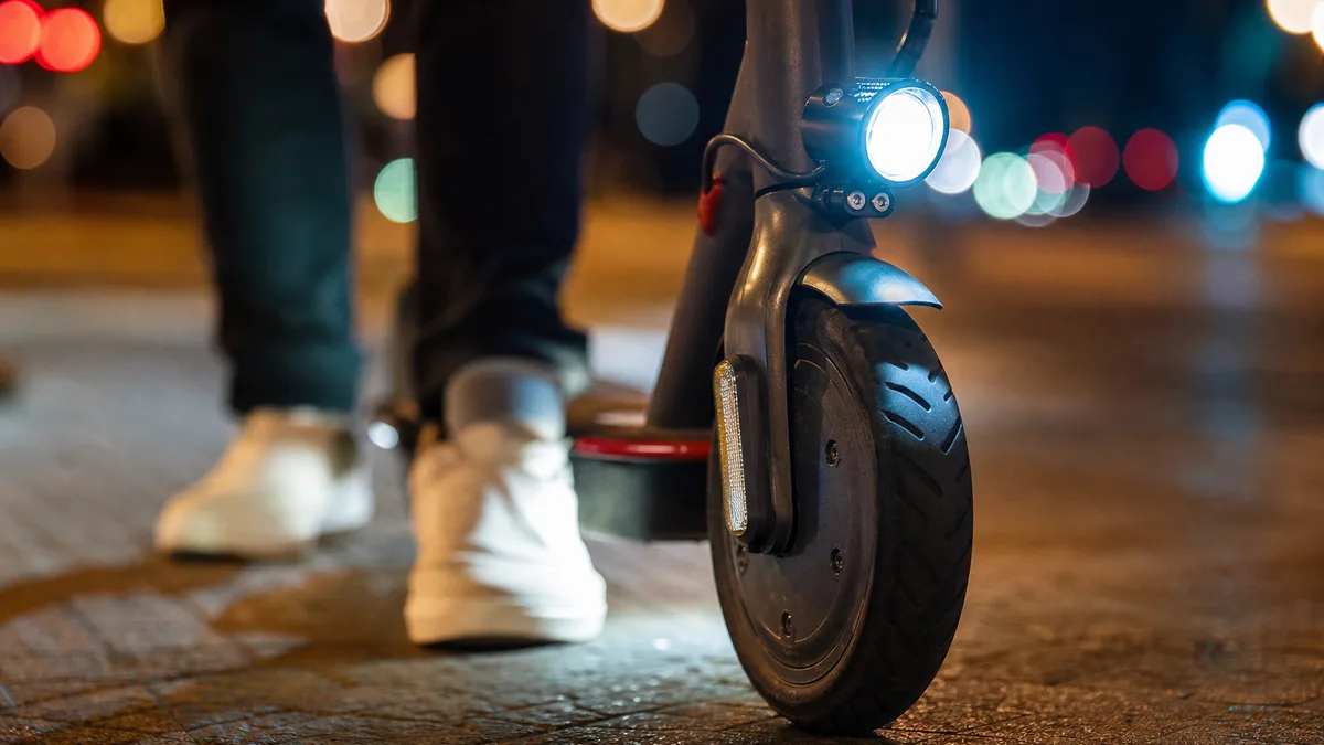 Po alkoholu wsiedli na hulajnogi. Policjanci zatrzymali dwóch mieszkańców Świdnicy