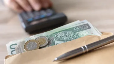 Owocowe czwartki nie zastąpią pensji. Sprawdź, co naprawdę daje oferta pracy