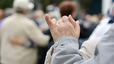 Seniorzy z Żarowa pojechali na wycieczkę. Były muzyka, śpiew i taniec