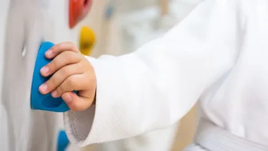 Mistrz Polski w judo odsłonił tablicę podczas Dnia Sportu w Żarowie