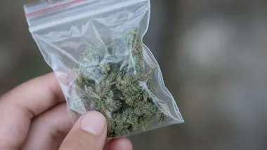 31-latek uciekał przed kryminalnymi. Miał przy sobie trzy rodzaje narkotyków