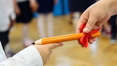 Pierwszoklasiści z Żarowa oficjalnie zostali uczniami. Było pasowanie