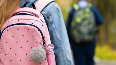 Pierwszoklasiści z Mrowin oficjalnie zostali uczniami. Było pasowanie