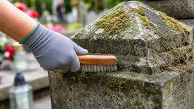 Opuszczone groby w Żarowie znikną. Miejsca trafią do rezerwacji