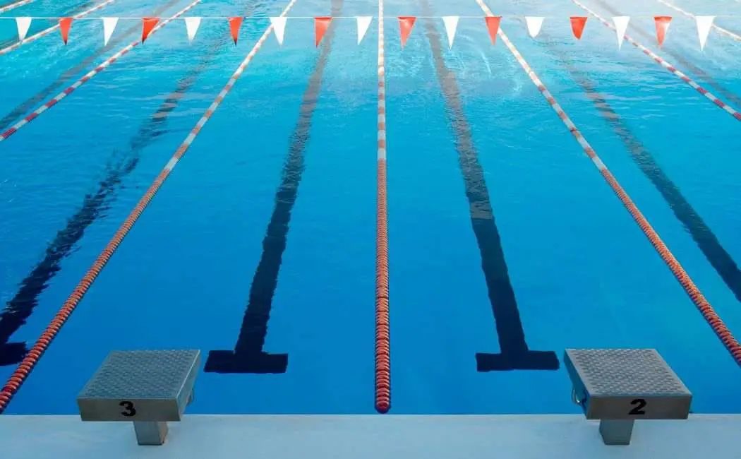 Pływalnia przy Marcinkowskiego wraca do gry - ocieplony basen i dłuższe godziny