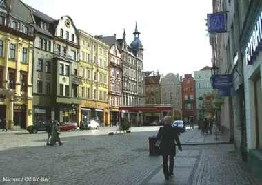 Wiosenny gest w PSP Stanowice – kwiaty, słodycze i szkolny konkurs, który przyciągnął tłumy