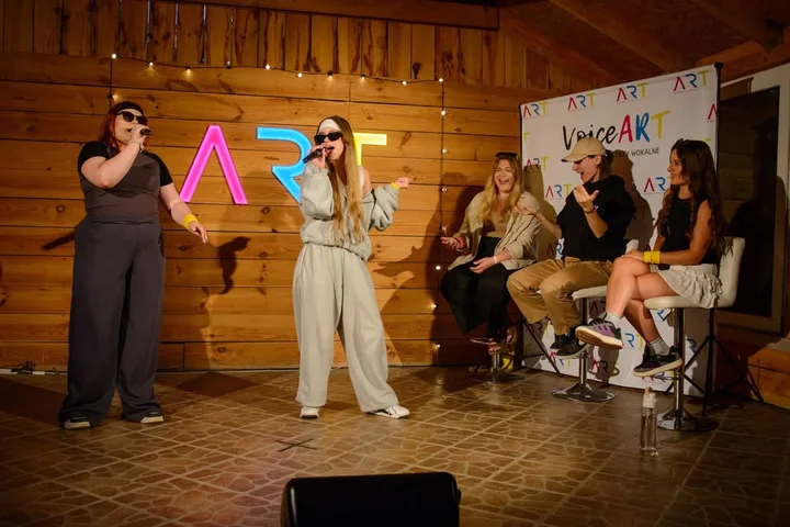 Grafika promocyjna wydarzenia VoiceART camp sierpień 2026 – obóz wokalny w Świdnicy