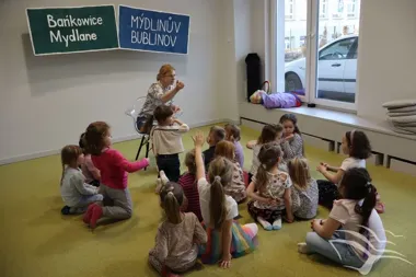 Bańkowice Mydlane zawitają do biblioteki - warsztaty pełne baniek i kolorów dla najmłodszych