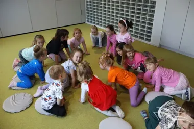Reksio rozrabiaka w bibliotece - dzieci wróciły z psimi pamiątkami