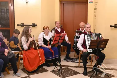 Ale Babki rozśpiewały Świdnicę przed majówką - biblioteka pękała w szwach