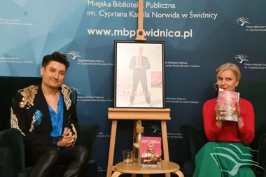 Filip Cembala w Świdnicy otworzył Tydzień Bibliotek bez nudy i z muzyką