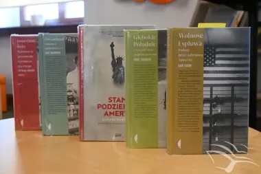 Świdnicka biblioteka otwiera rozmowę o świecie - i zaczyna od USA