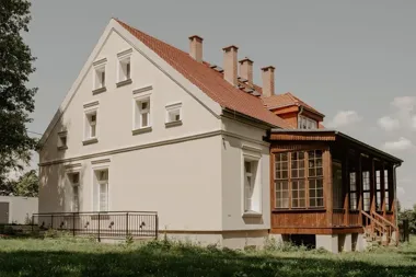 Dom na Wzgórzu po remoncie. W Krzyżowej startuje wieczór z historią i muzyką