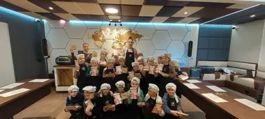 Czekoladowy autobus w Witoszowie Dolnym. Przedszkolaki uczyły się smaku