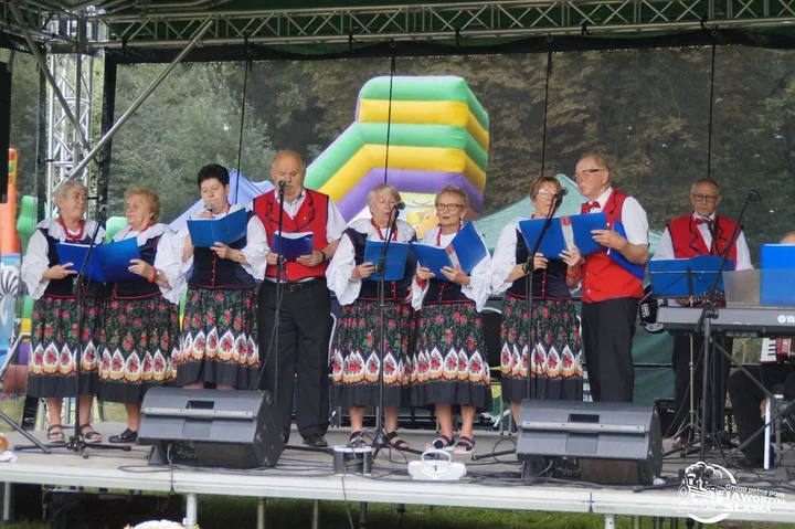 Jaworzynianie świętują 15 lat – biesiada folklorystyczna w hali