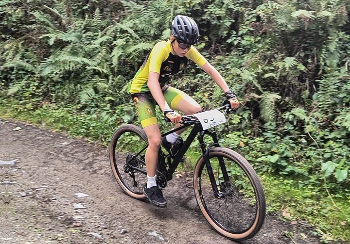 Szymon Leśniewski z medalem. 21. miejsce w maratonie MTB