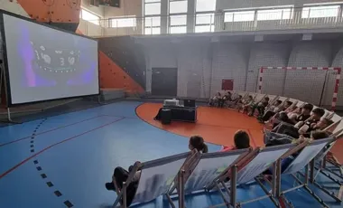 Majówka na leżakach. W Jaworzynie Śląskiej rusza rodzinne kino