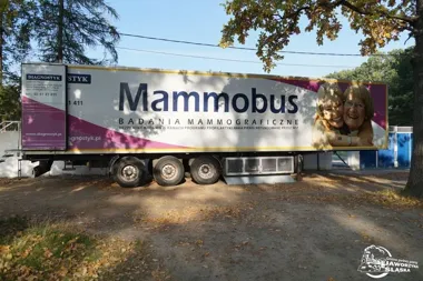 Mammobus stanie przy stadionie. Bezpłatne badanie dla kobiet z Jaworzyny Śląskiej