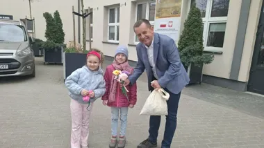 Przedszkolaki z Chatki Puchatka przepędziły zimę spod urzędu