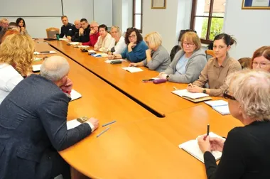 Więcej patroli przy szkołach i nowe działania przeciw hejtowi w Świdnicy