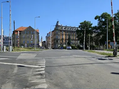 Przejazd kolejowy przy Wałbrzyskiej zostanie zamknięty. Kierowcy pojadą objazdami