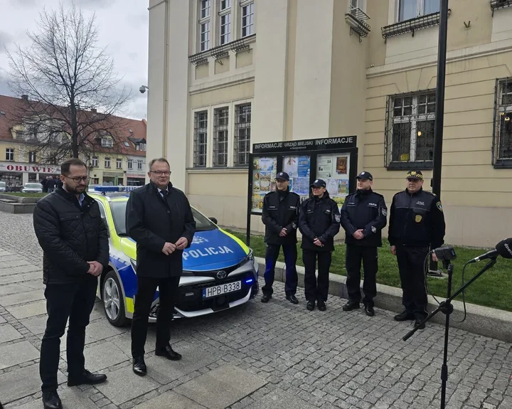 Dwa nowe radiowozy w Świebodzicach - policja dostała mocne wsparcie
