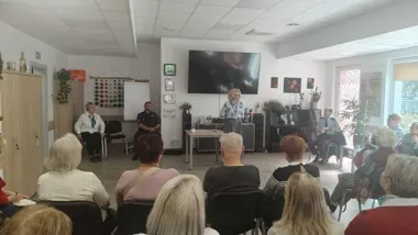 Seniorzy ze Świdnicy usłyszeli, jak reagować na próbę oszustwa