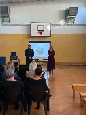 Hejt w szkole - policjant w Strzegomiu wyjaśnił prawne konsekwencje dla nieletnich