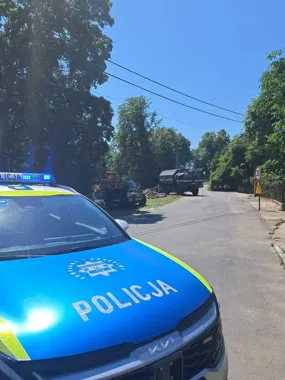 Staw w Głogowie skrywał 20 pocisków - policja i saperzy w akcji
