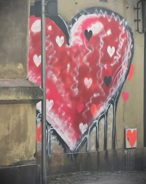 Serce na zabytkowej elewacji kosztowało 10 tysięcy i sprawę karną