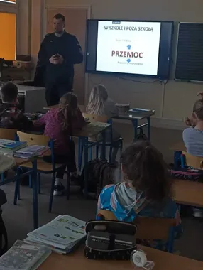 W świdnickiej podstawówce policjant mówił o przemocy, zanim urosła