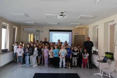 Świdnicka policja dała najmłodszym lekcję, która zaczyna się na ulicy