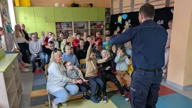 W Świebodzicach policjant rozłożył przemoc na czynniki pierwsze przed uczniami
