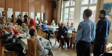 Seniorzy ze Świdnicy usłyszeli, jak nie wpaść w pułapkę oszustów