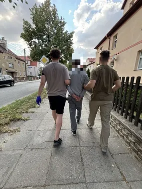 Odebrał 40 tysięcy od seniorki. Policjanci zatrzymali go w pościgu
