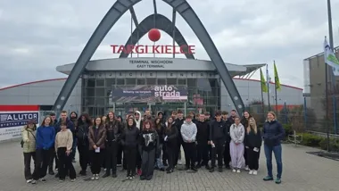 Strzegomscy uczniowie zobaczyli branżę budowlaną i wydobywczą z bliska