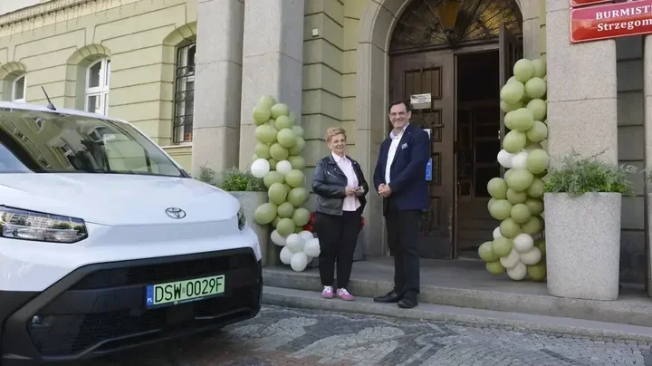 Elektryczny samochód dla gminnej oświaty w Strzegomiu