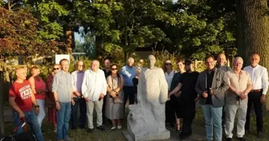 Jan Himilsbach zostaje w Strzegomiu. Rzeźba ma już stałe miejsce