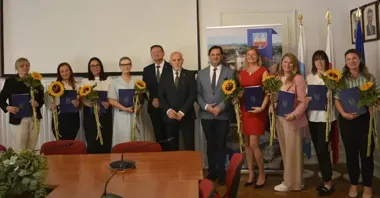 Ośmiu nauczycieli ze Strzegomia odebrało akty mianowania