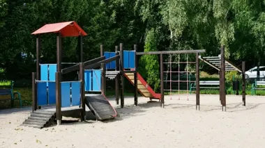 Place zabaw w gminie Strzegom odzyskują wygląd i bezpieczeństwo