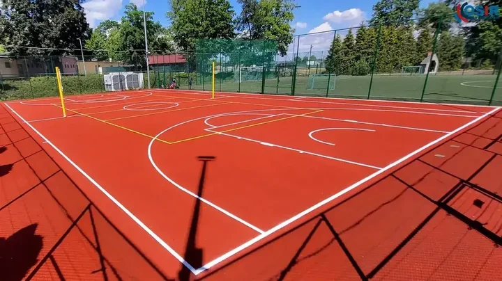 Nowe boisko w Strzegomiu już działa. Zmieniono nawierzchnię i wyposażenie